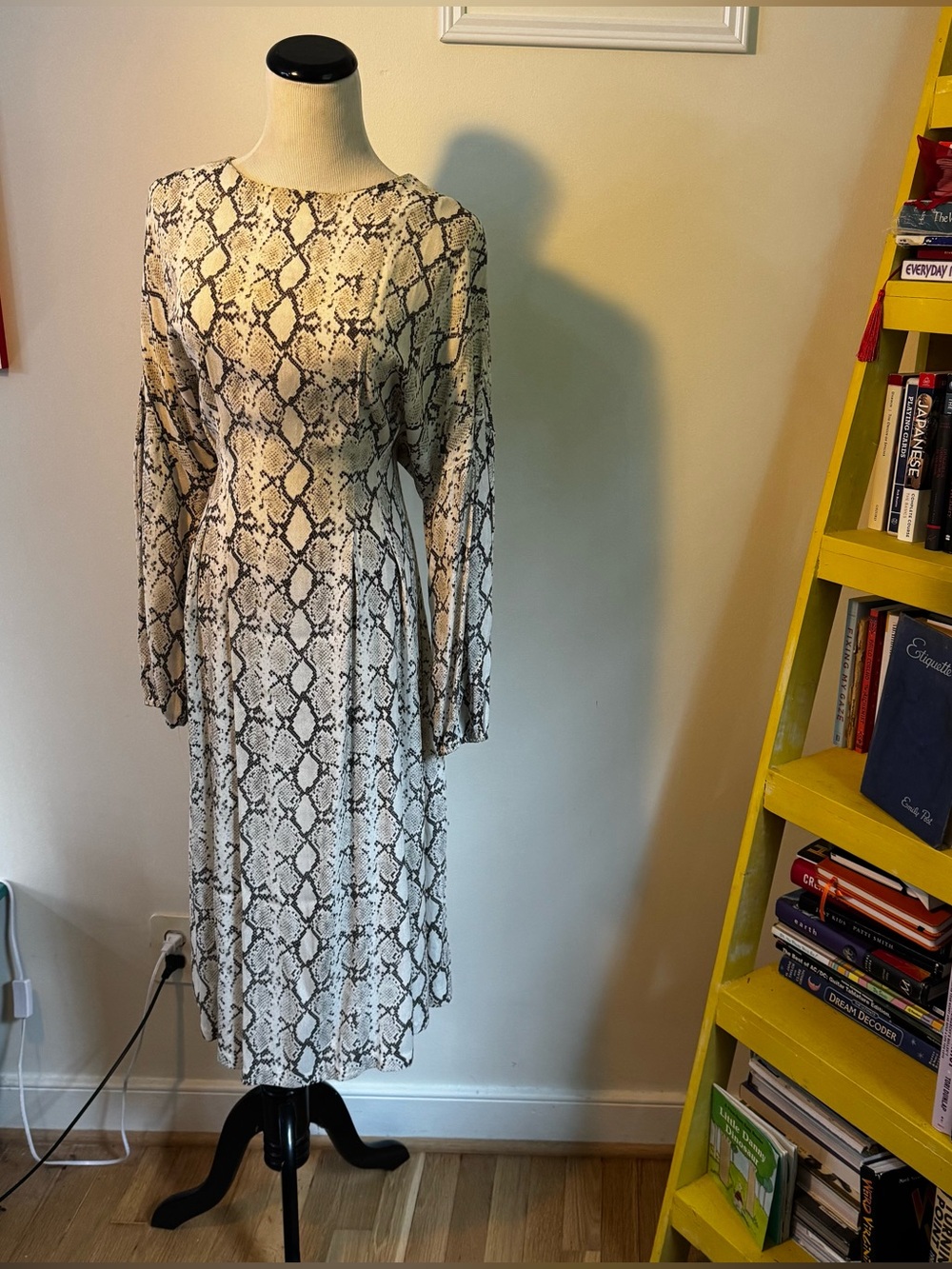 OAK + FORT Women’s Long Sleeve Snake Print Midi Dress - Neutral